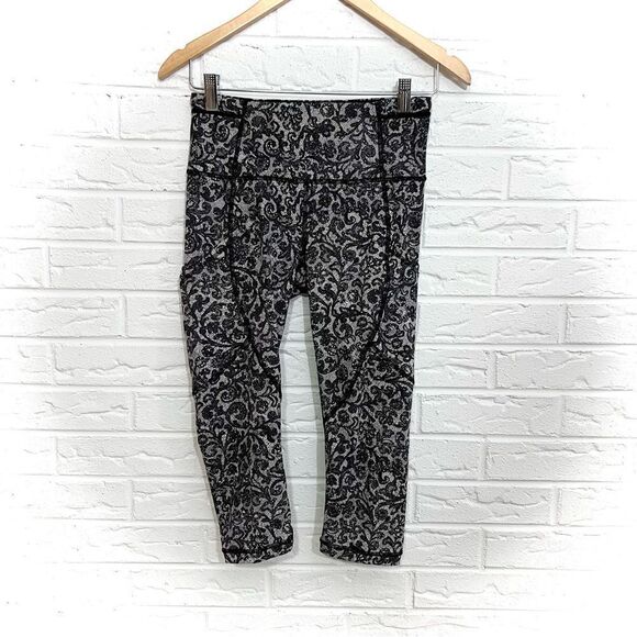 Lululemon Outrun 17” Crop Lace Size 4 - Picture 1 of 4